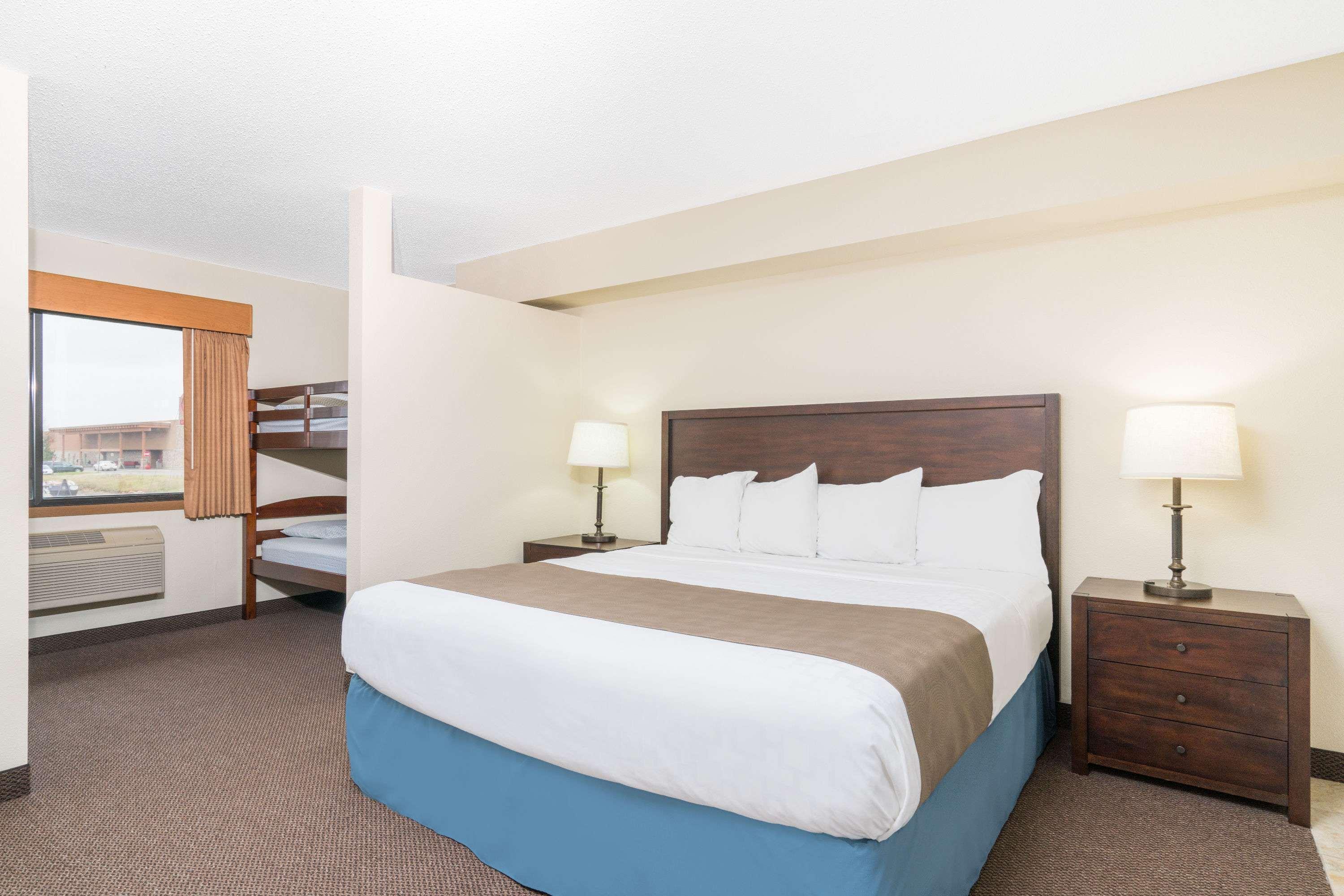 Days Inn & Suites By Wyndham Baxter Brainerd Area Εξωτερικό φωτογραφία